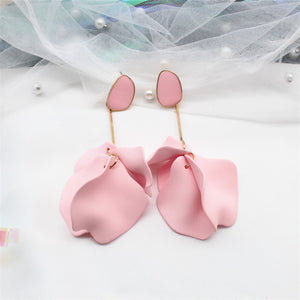 Open image in slideshow, Falling Roses Statement Earrings
