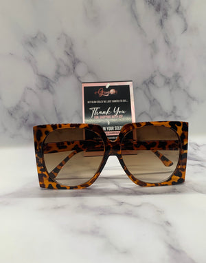 Open image in slideshow, Classic Queen Sunglasses
